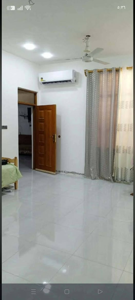 السلام عليكم بيت للبيع مساحه253 متر قرب مدرسه الاكرمين بناء 23  ***********
