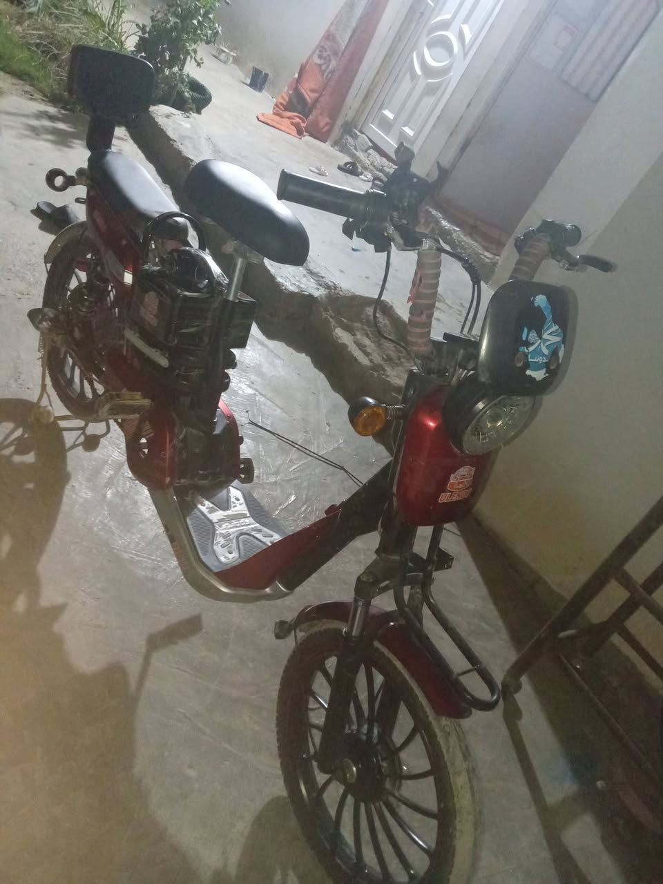 السلام عليكم شباب دراجه شحن دراجه كلهه شغاله كه،ربائيات كلهه شغاله بس اشاير الامام ولايت ضعيف اما جهاز صرقه جهاز امان للطريق سويج عدد 2 بصمه عدد 1 بطاريات فوك النص عمر بس دراجه حلوه للبيع او مراوس شعدك نزل *********** فقط وتساب
