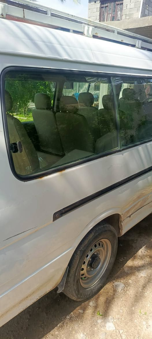 سلام عليكم 
جنبي h1لبيع حرة 
موديل ٢٠١٦مسجل بل سنوية 
كير جديد مكينة ياباني هية والضفيرة وعقل كاملة 
اكسل مكفول صدر امامي صدر خلفي كامل تايرات نضيفات 
٣ قطع بية بجم ماسفة شبر بار وبية طختنين بل جنطة ورة الباب السلايت مثل ما موضح بل صورة *********** واتساب سعر ٨٣وبية مجال
