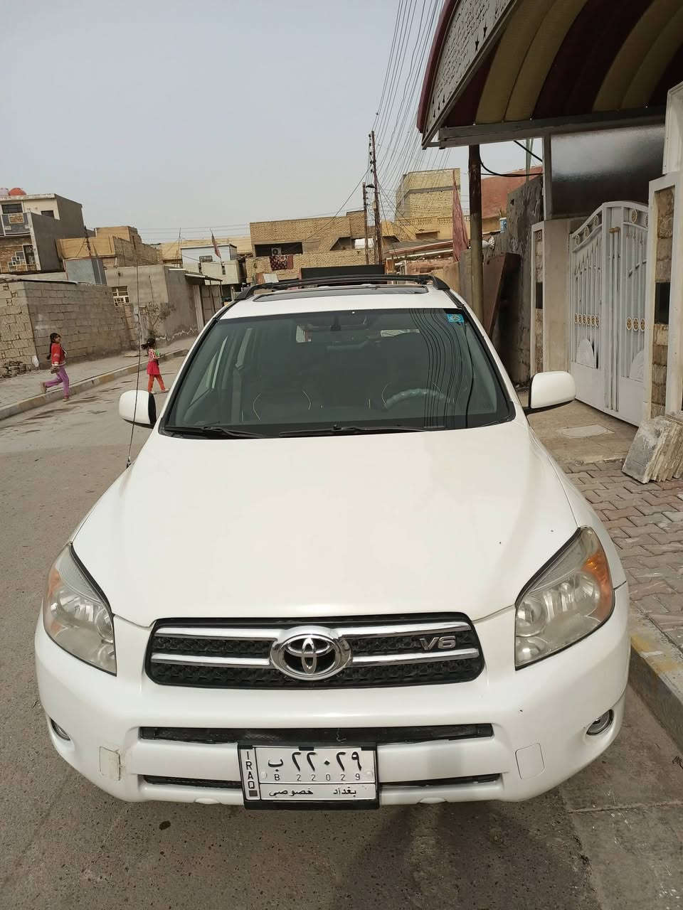 السلام عليكم للبيع سياره راف فور محرك سته اسلنتر موديل 2007 وارد امريكي مصبوغه عام الجماليه العنوان بغداد السعر 85 ورقة 
الاستفسار ***********
