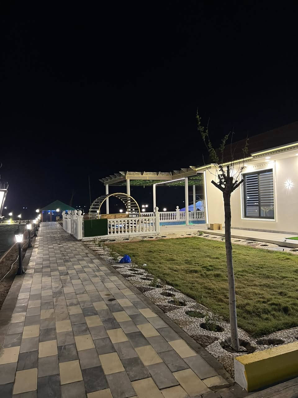 منتجع جنة الفرات في منطقة النعيميه يتوفر حجوزات كل ايام العيد المساحة ٦دونم  من جلسات خارجة  وداخلية وبيت ومسبح كافة احتياجاتكم المكان جداً راقي 
سعر الشفت (300) الف 
للحجز واتساب ***********
