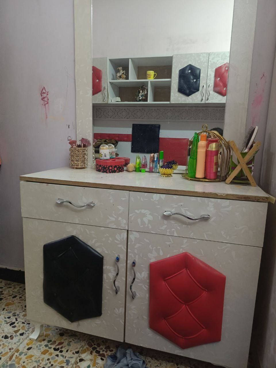 ثريات ب٢٥ الف ثنينهن شغالات غرفه الاطفال ب٢٥٠ وبيها مجال بسيط  ميز طعام ٥٠ ميز بلازما ٦٠ كل ضرر مابيهن

 بس غرفه واكعه باب تشكل براغي يعني مو كسر
 مكان بغداد


**إذا كنت صاحب هذا الإعلان وتريد حذفه لأي سبب، رجاءا أرسل رسالة إلى الدعم الفني**