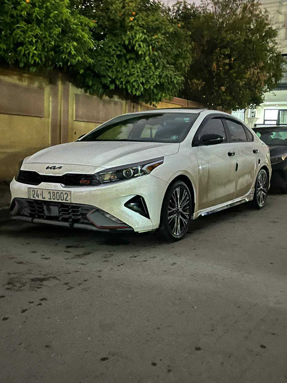 السلام عليكم
كيا فورتي جيتي لاين موديل 23 

فول مواصفات 1/1

محرك 20 دوش المرغوب                                                       ضررها بابين بدون دواخل ولا ايربك.                                     السياره حيل حيل حلوه 

مواصفاتها.

سلايت

تشغيل عن بعد 

ابواب وصندوق بصمة

كاميره خلفية دواره 

رادار توقف ذاتي مانع اصطدام

رادار جانبي

هندبريك بصمه. 

اوتو هولد

سماعات هارمن كاردن

سترن حرف D
وبعد بيها مواصفات ما مذكوره 
ثلاث وضعيات للقيادة (ايكو - سبورت_سمارت) 

اضواء ترحيب عند الاقتراب 

مثبت سرعة ذكي (التحذير عند مغادرة المسار) 

نقطة عمياء 

ممشي السيارة 37 الف ميل

رقم جديد دهوك

مكان السيارة /موصل حي السكر

تفاصيل والسعر ع الاتصال 

*********** واتساب هم بي

***********
