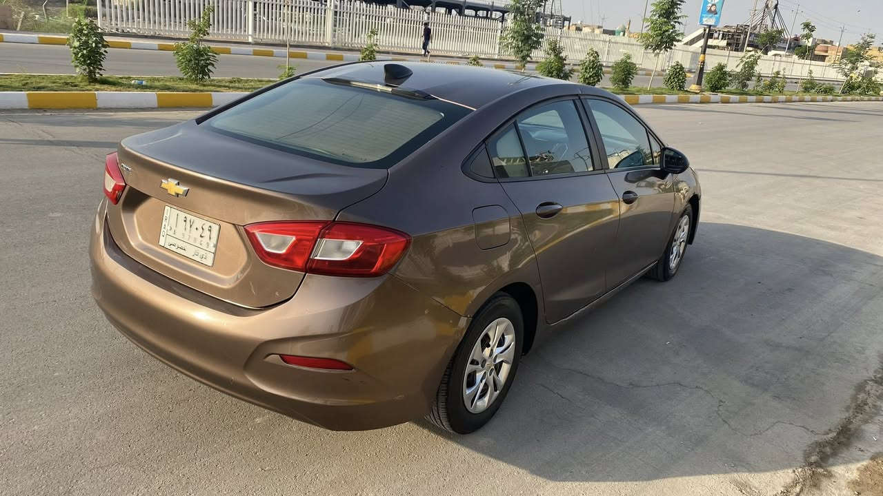 شوفرلية كروز 2019
سنويه بأسمي تحويل ثاني يوم 
وارد امريكي ضربتها جاملغ ايمن وبنيد بدون تبديل 
ايرباك ستيرن فقط  
ماشيه 100 الف 
محرك وكير وحداديه بلاد شركه 
مكان السياره الناصريه حي اور 
سعرها 88 وبيها مجال 
***********
