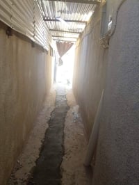 120م خلفي مطبخ وغرفه نوم وخدمات مع طرمه جانبيه كبيره   حي البساتين شار...