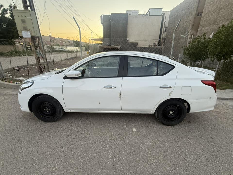 سنيي مصري موديل ٢٥ ماشيه ٤٠ الف كيلو متر وقابل لزياده بيها الباب السايق والباب الخلفي بارد ومصلح والجاملغ الخلفي حار ومصلح مكانها حي جهاد وسياره بيها مجال للشراي ***********
