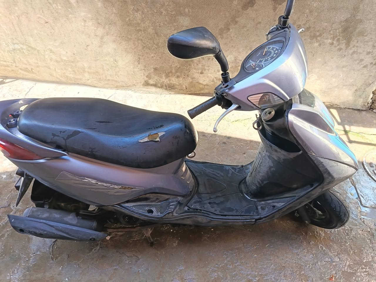 دراجه بريز كابريتر ماشيه 98الف كم نضيفه سلف وهندر شغال دبل اشاير شغالات  مكينه نضيفه(دراجه نضيفه) سعره 800 وبيهه مجال بصيط *********** للاستفسار على هاذه الرقم
