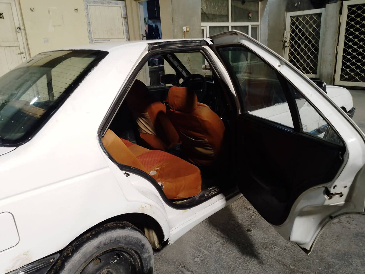 بيجو 12بصره سنويه 28 بسمي  سعر 30 سياره مكفوله بس الظربه الي بل مدكر الخلفي قليله مكينه كير خير من الله   وبعد مكان البصره دور الشرطه يم معارظ البصره ***********
