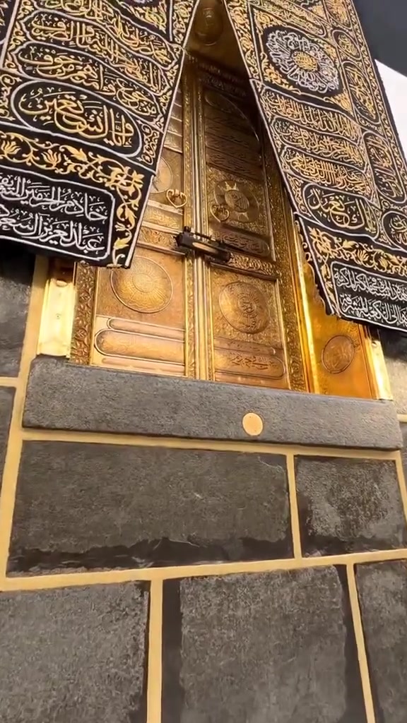 آحجز من الآن/
تنطلق الحمله يوم الاثنين الساعه ١ الظهر إلى 
كربلاء المقدسه مبيت بكربلاء والرجوع بعد دعاء عرفه 
***********/النفر ١٠

