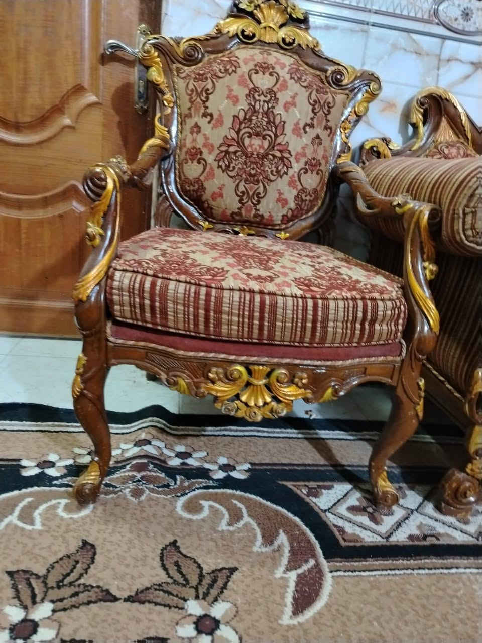 تخم زان للبيع
10 مقاعد كرويتات عدد 2
و4 كراسي نظيف جدا خشب صاج ?مكلفه بل نشر الشراي يتصل عله صاحب الرقم ***********
