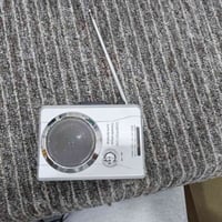 راديو ومشغل كاسيت ويشتغل باتري وعلى الشحن القطعة با 6 للتواصل خاص او ع...