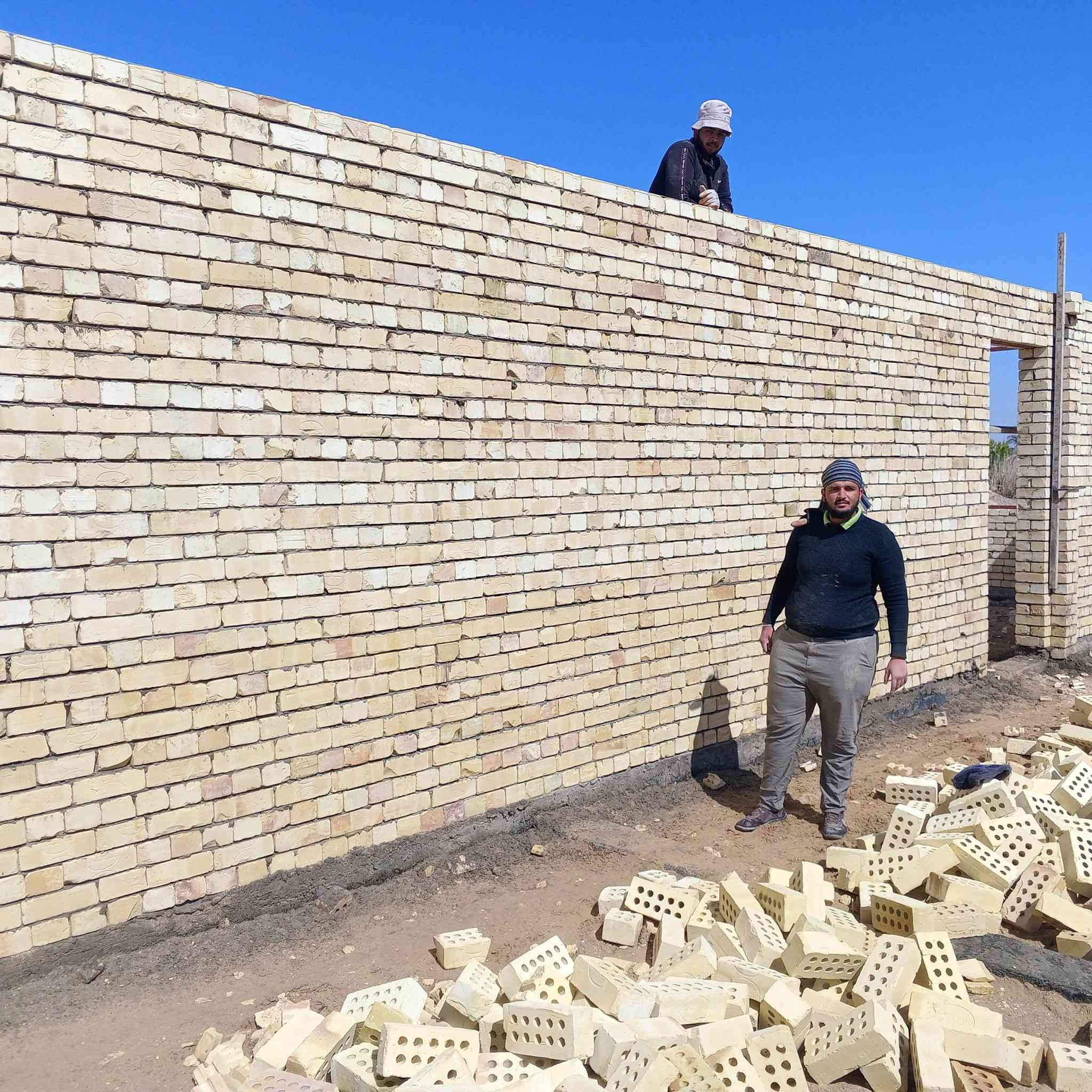 سلام عليكم خلفه بناء شغل درجه اولا اسعار مناسبه داخل كربلاء فقط رقم واتساب ***********
