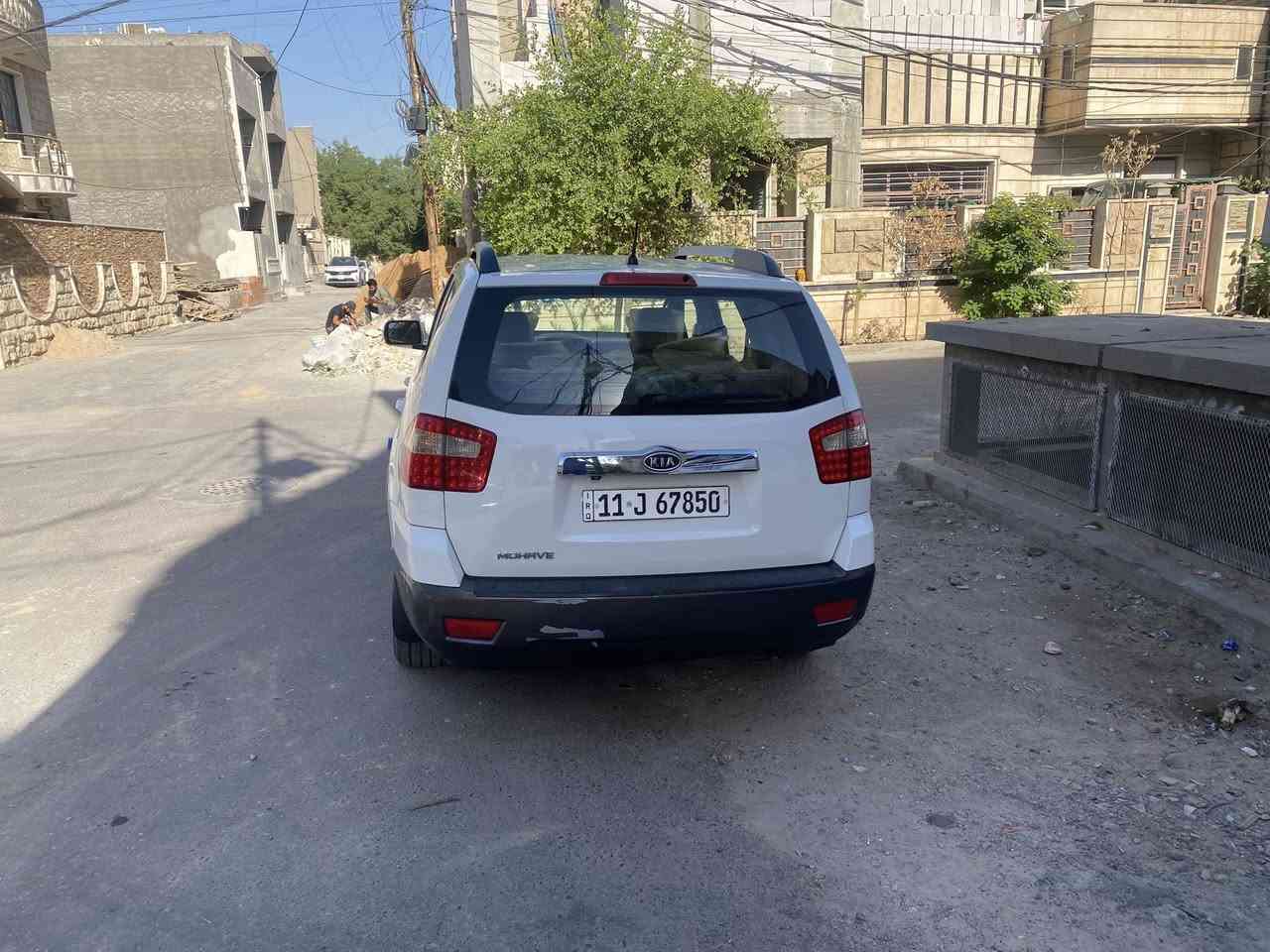 سيارة مهافي خليجي موديل 2013  بيه الصبغ  ربع البنيد ولبارد  جاملغ فور ويل فول  موصفات مري شفط كشن السائق كهراباء فتحة جلد تدفئة كشنات  كامرة حساس أشاير بالمري حدادية بحالة جيدة جداً تخم تاير جديد محرك مفتوح شغل درجة اولى .السيارة ماشيه 195وقابلة للزيادة للستفسار الاتصال على رقم *********** (السعر 158ورقه مكان سياره بغداد مجمع الايادي بسكلاته
