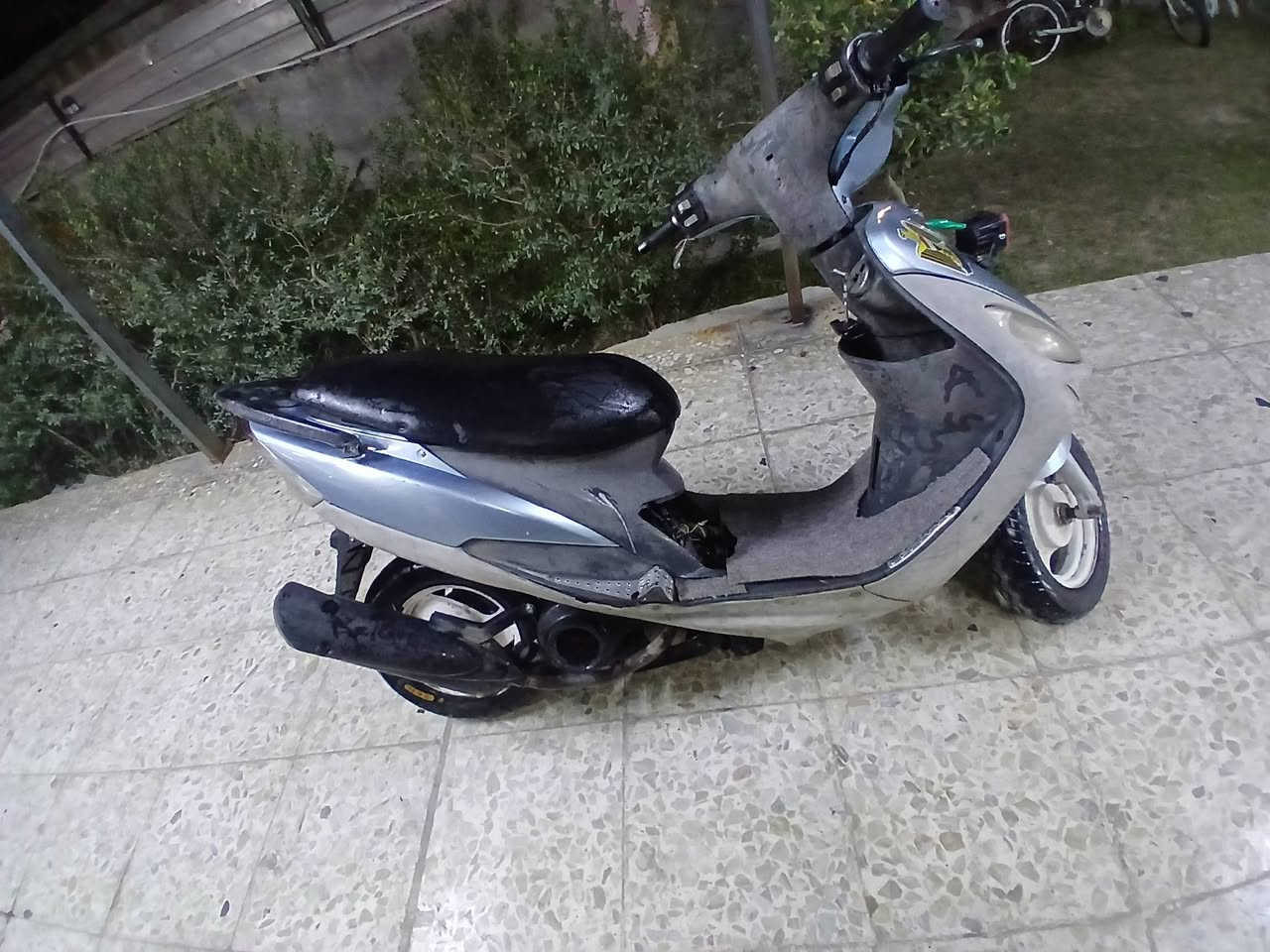 سلام عليكم لبيع طافيه طافيه كاطعه نار
بس مفتوح محرك بوشه ٤٩ ابيع كوم حديد ماكس منغولي 
سعر 300 بيهه مجال *********** بغداد بلديات
