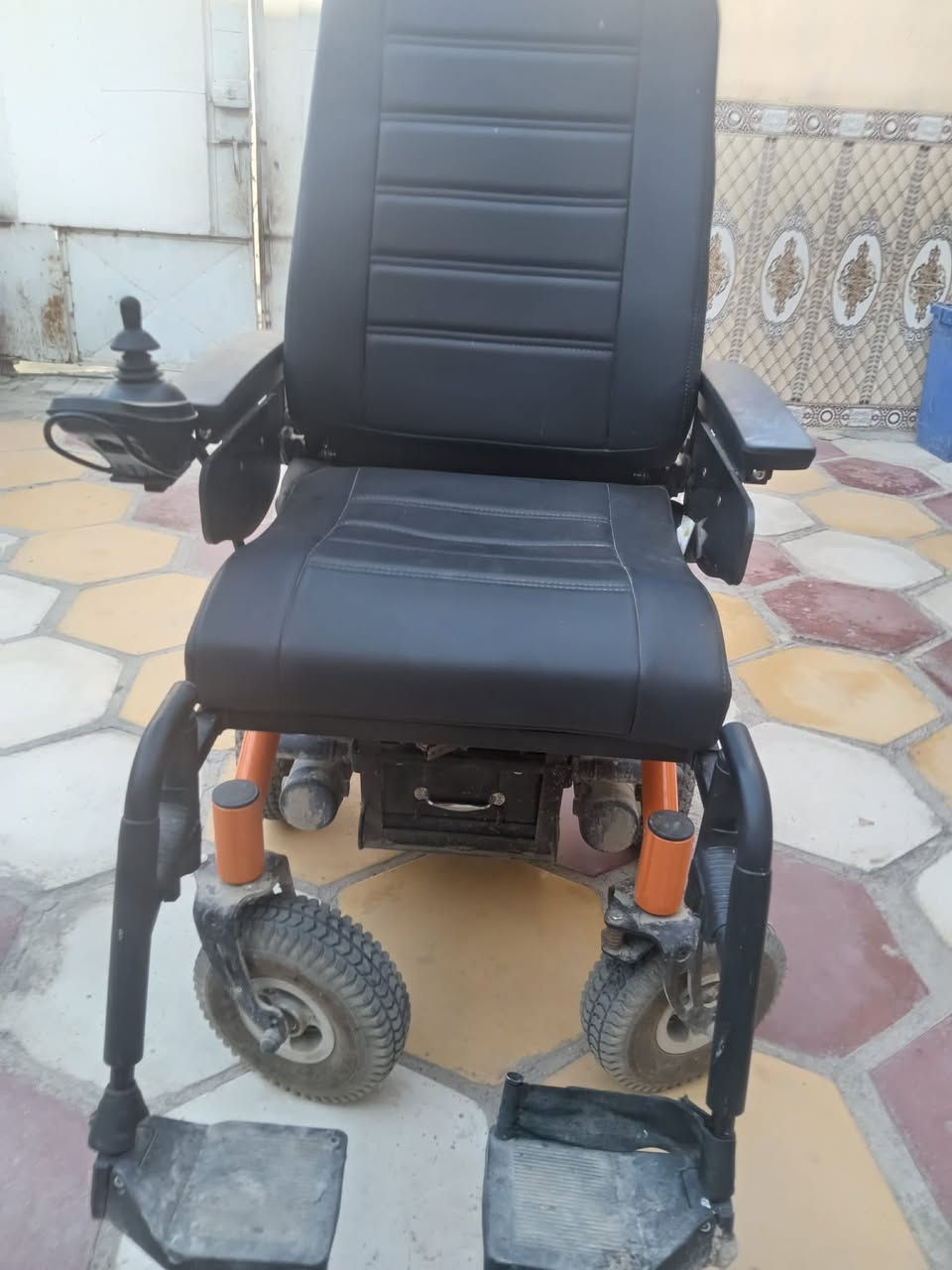 سلام عليكم عدي كرسي كهربائى مال شركة مستخدم قليل البيع أنه مكلف بالنشر تصال فقط على رقم موبايل ***********
