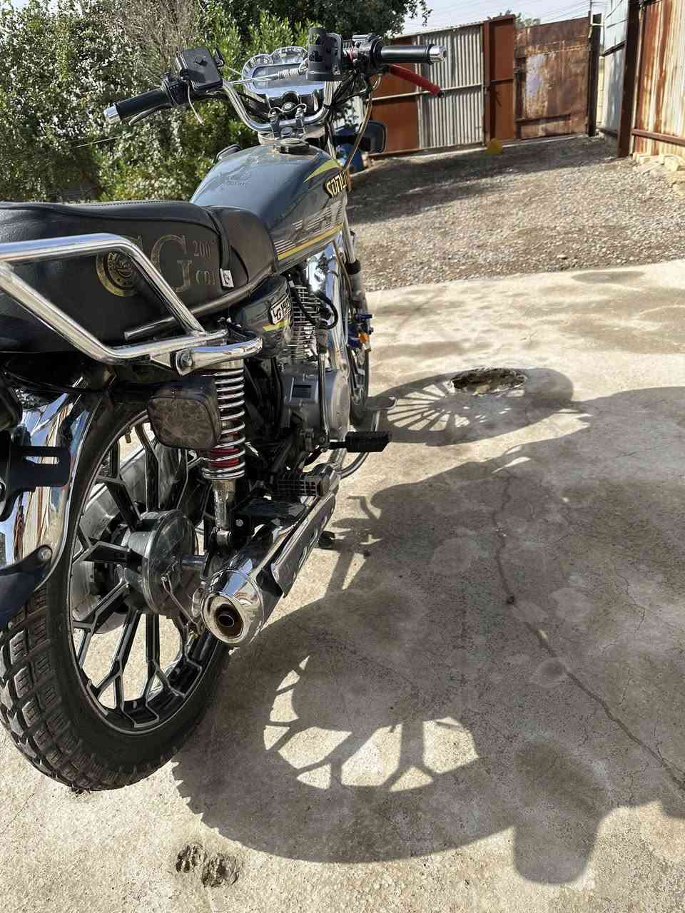 سلام عليكم شباب دراجة أيراني للبيع مكينة 200سيسي نضيفة أو مكينة ناعمة أو ما مفتوحة أو جاهزه بس الدشبول مكسور نكلبت لايت زنون ابريكات امامي خلفي جدد صالنصة كاتم تايرات جدد امامي خلفي ويالة جدد لا عواج ولا شي دبل اشارة شغال شاحنة وياهة شغالة أو قاعدة مال تلفون أو كلاص سلايت بك لايت شغال اوراق أو سويج حتياط أو اكفلهة من سرقة أو اكفلهة من كلشي ما عدة الدشبول مكسور السعر 575 رجا اخوي المو شراي لا يتعبني رقمي للتواصل *********** مكاني بغداد جسر ديالى
