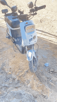 سلام عليكم شباب دراجه للبيع R8 نضيفه مصار  اهواي من اشتريتها تقريباً صار شهرين بطارياتها صغار بس جديدات ونضافت الدراجه 85 ‎%‎شاحنتها اصليه دراجة فول السعر 400 او بيها مجال للشراي الشراي يدخل خاص للاستفسار الرقم ***********
