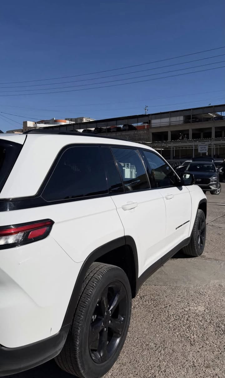 السلام عليكم
جيب گراند شيروكى 2023
سعر :252 
حجم المحرك : 3.6L(6سلندر )
ملاحظة : فقط بوند و چاملغ صبغ 🛑 بدون نقطه دواخل ✅
ارباگ سستم بلادى ✅ 

الموصفات :
فتحة 
فورويل 4x4
شاشة الكتروني 
بصمة تشغيل
بصمة 4 ابواب
تشغيل عن بعد (𝐑𝐄𝐌𝐎𝐓𝐄 𝐒𝐓𝐀𝐑𝐓)
هاند بريك بصمة 
شاشة دشبول ديجيتال
رادار امامي (تحديد مسار)
رادار جانبي  (نقاط عمياء)
رادار خلفي 
حساسات امامي
حساسات خلفي 
نظام : 𝐄𝐂𝐎
نظام : 𝐍𝐎𝐑𝐌𝐀𝐋
نظام : 𝐒𝐏𝐎𝐑𝐓
كشنات هيتر
تحكم استيرن 
استيرن هيتر
تبريد لمس
تبريد مركزي 
لايتات ليد وعدسة زينون بيلادي
بيلاجكتور 𝐋𝐄𝐃 بيلادي
بكلايتات 𝐋𝐄𝐃 بيلادي
ويل كروم
وبعد هواية مواصفات …
‏ ‎تفاصيل اكثر الاتصال علی ارقام التاليه 

‏ ***********
‏
