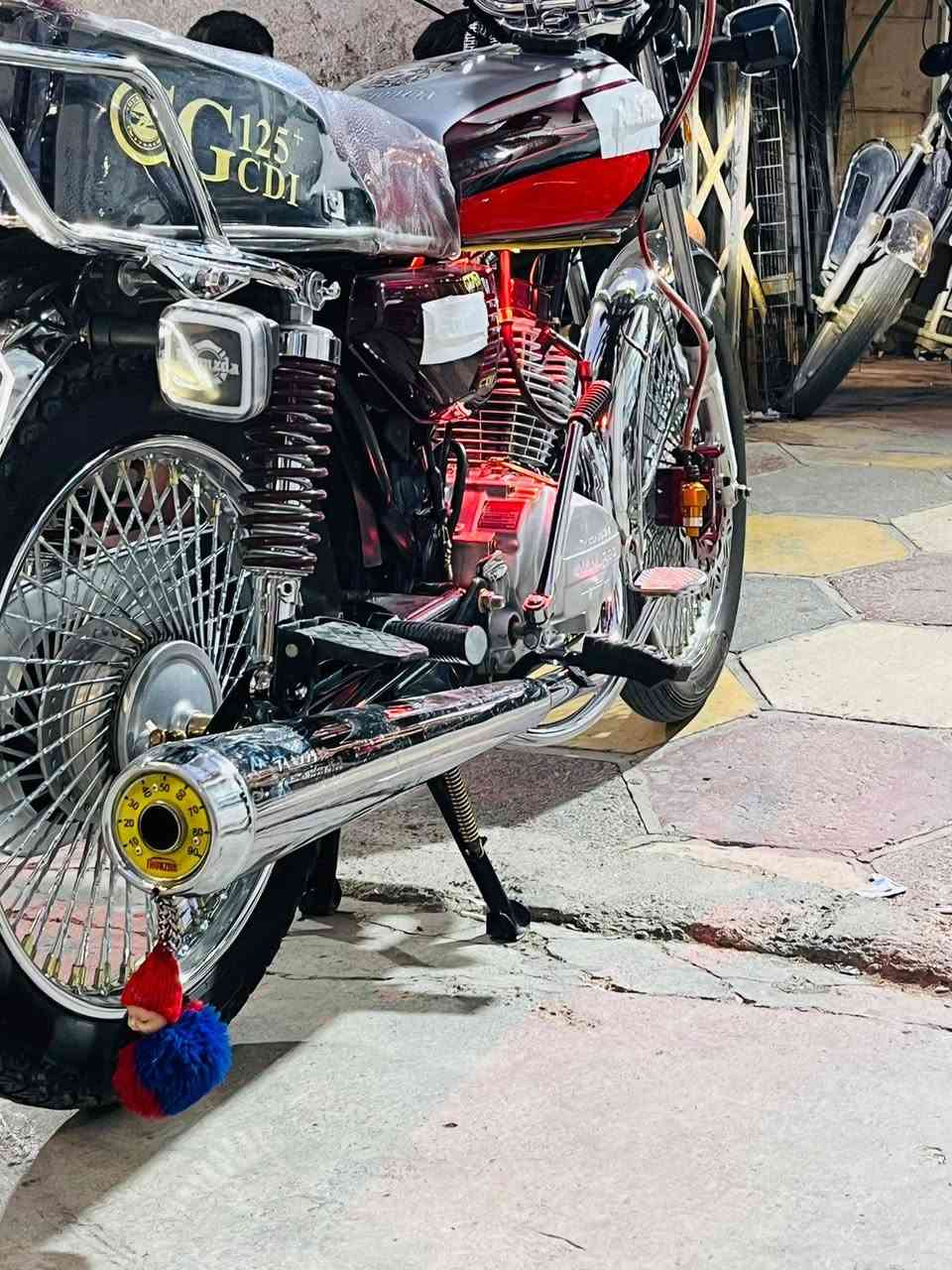 سلام عليكم دراجة لبيع موديل 26نامي برو محسن فول نضافه مكفوله بل نشر وهاذه رقم صاحبه ***********
