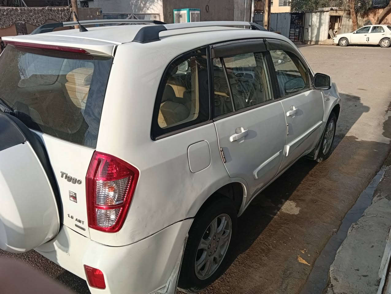 سلام عليكم تيكو الفين 13
صبغ بنيد  جاملغ خلفي شبر على البارد 
سياره جاهزه نقصهه فقط درايم شفت وجامه اماميه فقط 
سعر 55 
عنوان بغداد 
رقم ***********
