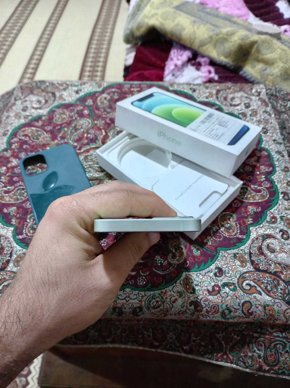 ايفون12مني يعني صغير جهاز وتر مامفتوح كامل ملحقات عدك رقم1كامره مرات تخوش بطاريه91 ذاكره 128 سعر 225قفل متواجد هنا ***********
