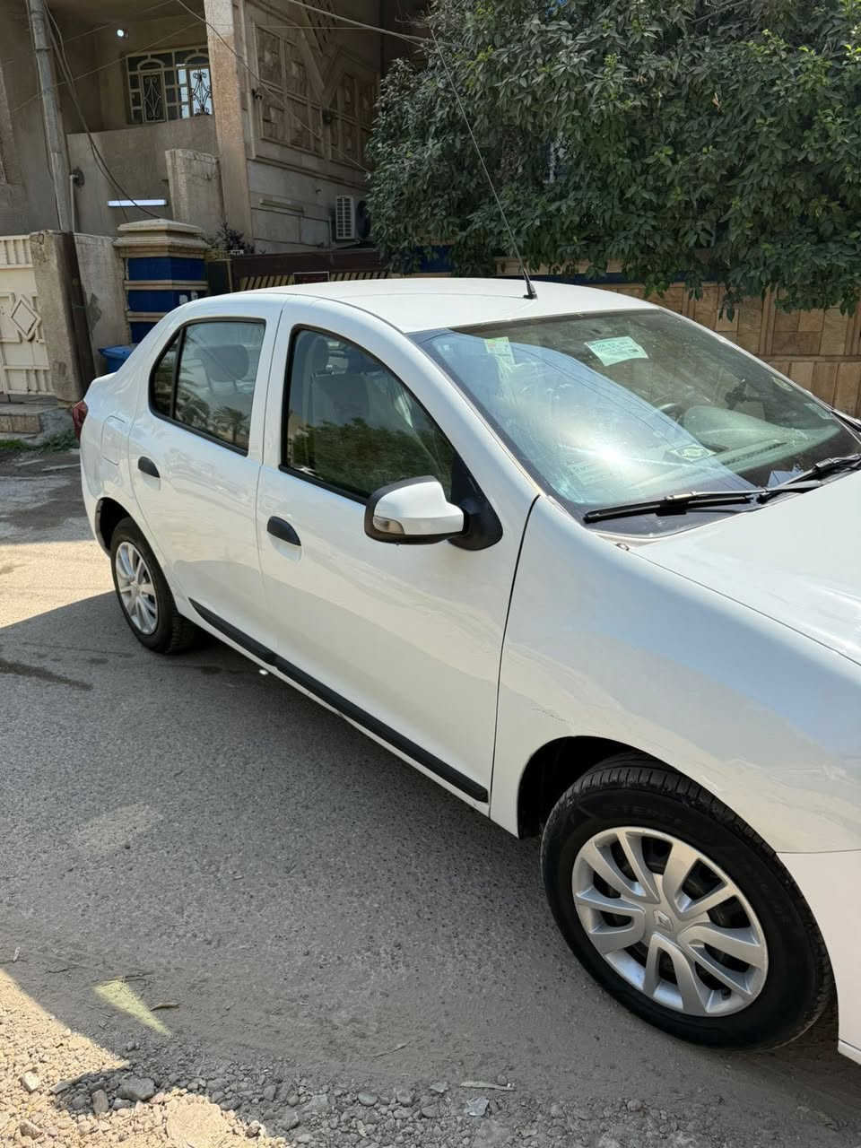 السلام عليكم رينو سمبل 2020 مكفوله من الصبغ بيه فقط بارد ماشيه 102 كيلو تقريبا جاهزه مكينه كير خير من الله السعر 85 وبيه مجال مكانه بغداد للاستفسار ***********
