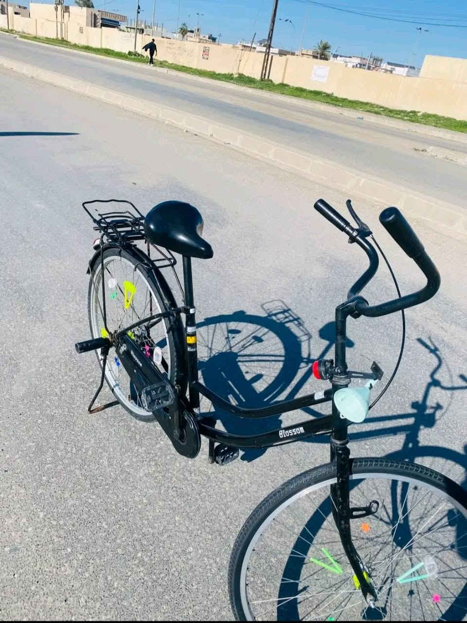 سلام عليكم بايسكل للبيع ياباني2016 شرط اي عيب مابي واي تقص مابي نضيف نضافه فول شركه معروفه لون اسود غراضه كامله وياه ماصالي هواي من نزلته حاويه يعني بعده جديد السعر95وبي مجال العنوان كركوك تسعين قرب كراج بغداد الاتصال على الرقم الاستفسار ***********
