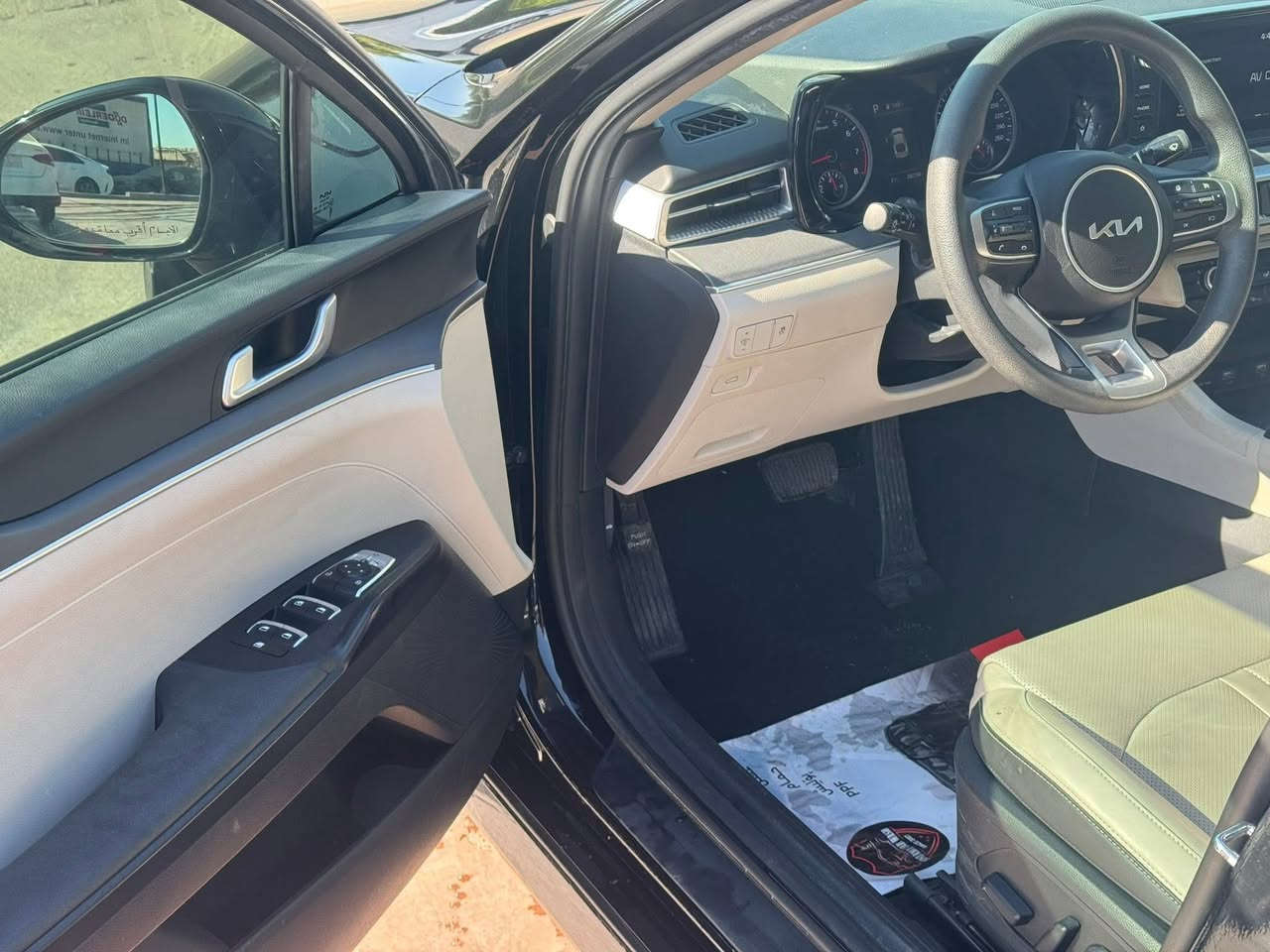 السلام عليكم
‏K5  كي فايف 

 خليجي 

فول مواصفات

بدون بانوراما

اعلى  فئه بالمواصفات 

موديل ( 2023 )

محرك ( 2000 ) دوش المرغوب 

قطعتين صبغ 

ماشية ٢٨ الف كيلو

سعر  ١٧٧

مكاني اربيل. 

 اي استفسار واتس موجود  

***********
