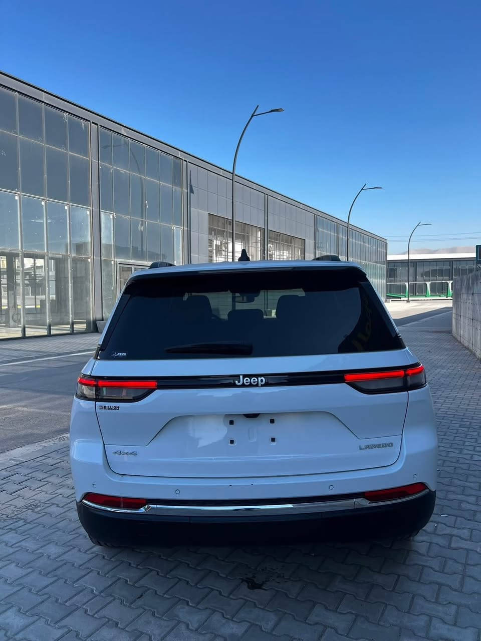 JEEB GRAND CHEROKEE Laredo
جيب لاريدو وارد امريكي كلين تايتل مكفوله جديده معنى الكلمه مال جناي حصرا
موديل : 2023

!! طلب السعر من التعليق - والرد تلقائي ؟

5 راكب المرغوب
رقم اربيل
المحرك : V6. 3.6L
العداد :21 الالف فقط
المواصفات:

* دفع رباعي 4x4.
* رادار امامي مع مانع تصادم.
* تحذير الخروج عن المسار .
* تحذير النقطة عمياء ٥ .
* إنارة داخلي.
* مرايا ذاتي
* خزن ميموري وضعيات.
* شاشه كبيرة 8.3 انج .
* نظام الخرائط (GPS) .
* لوحة القيادة بقياس 12 أنج.
* كير شفتر بالستيرن.
* المصابيح الأمامية LED.
* داخل اسود ملكي
* مري جانبيه قلاب وي ال R
* باب خلفي كهرباء
* هيتر مري جانبيه
* دخول ذكي. .
* تشغيل عن بعد..
* المقاعد الأمامية كهربائية كشنات مخمل
* مناخ منفصل مقاعد امامي خلفي
* حساسات خلفية.
* 5 راكب.
* تدفئة ستيرن.
* مانع تصادم خلفي.

ملاحظة / كلين بدون حادث شرط السونار و فحص

مكان السيارة : كركوك

! إ طلب السعر من التعليق - والرد تلقائي


**إذا كنت صاحب هذا الإعلان وتريد حذفه لأي سبب، رجاءا أرسل رسالة إلى الدعم الفني**