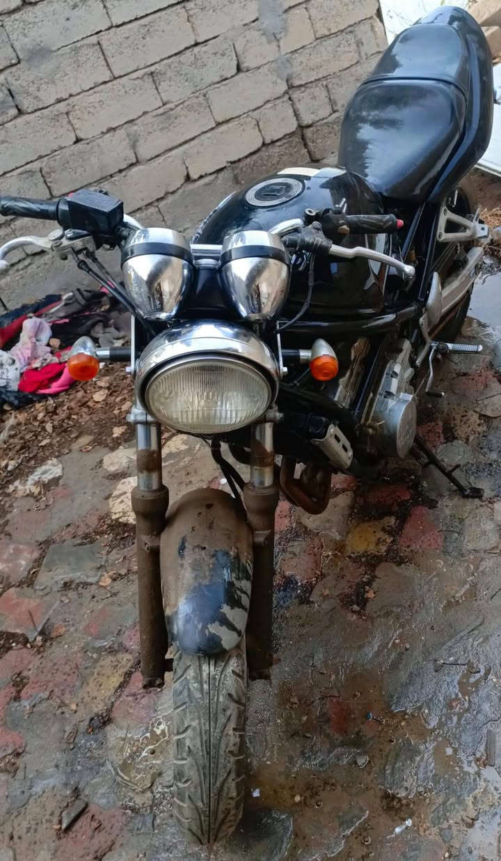 السلام عليكم بطحات اثنين للبيع متروكات صار 6 اشهر تقريبا شغالات مابيهن شي للاستفسار الاتصال على الرقم ***********
