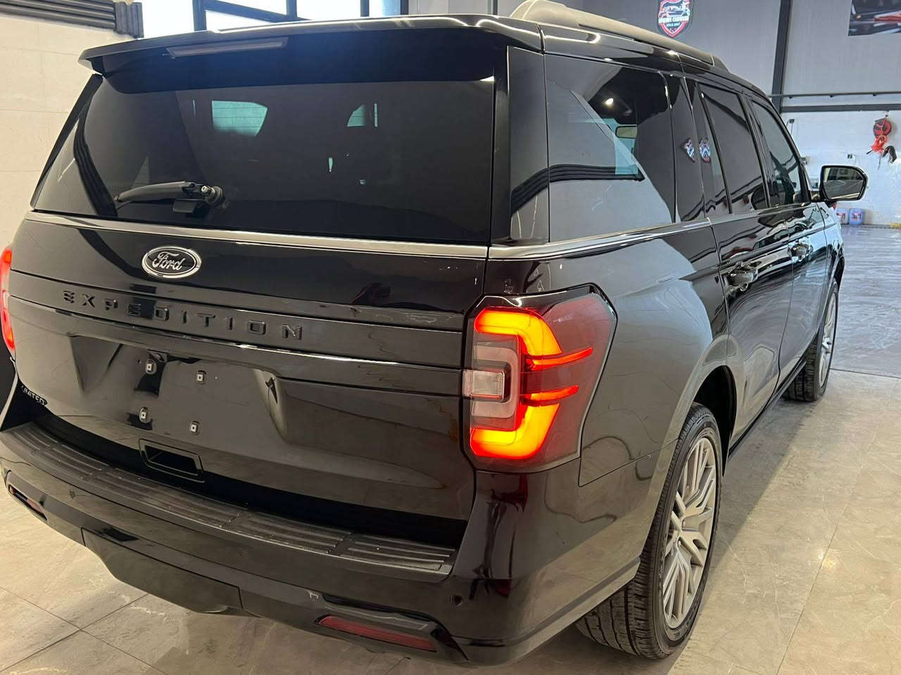 فورد اكسبد شين
موديل 2023

مواصفات لمت ١/١ فول فول 

لون أسود 

رقم كاتي يترقم شمال 

سياره بدون صبغ
دعاميه مبدل بلادي 

ملاخضه سياره بدون إرباك 
بدون شاصي 

رقم شاصي موجود بل صور 

سعر 37000$بي مجال 

عنوان اربيل 

***********
