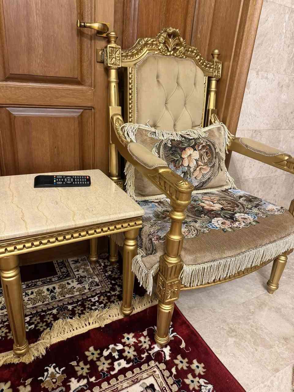 ميز طعام مع التخم مصري زان نظافه ميه بالميه جديدات اي ظرر مابيهم مليونين كلهم التخم مع ميز الطعام ست كراسي وطبله وسطيه وطبلتين جانيه


**إذا كنت صاحب هذا الإعلان وتريد حذفه لأي سبب، رجاءا أرسل رسالة إلى الدعم الفني**