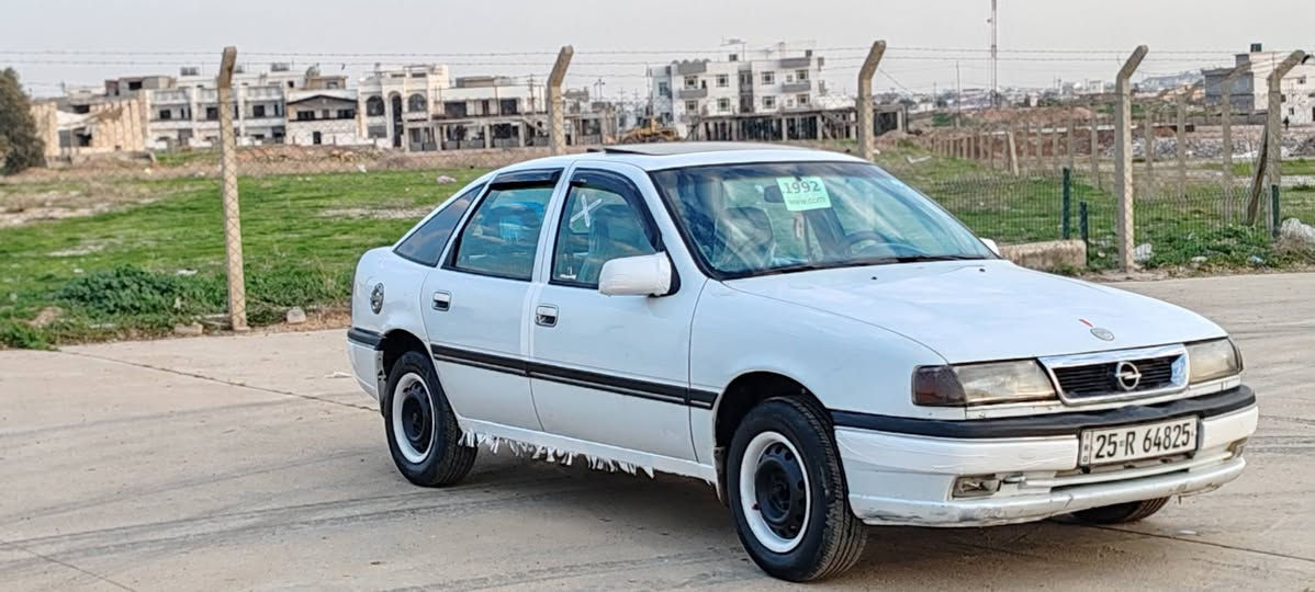 رمضان مبارك
اوبل فكترا موديل 1992
محرك20 كيرعادي
جامات كهربائي 
بريك ABS
سلايت كهربائي شغال 
سنويه جديد 2030 رقم وانكليزي شرطة تحويل ثاني يوم بطاقة بانزين بي 
بي قطعتين صبغ فقط بدون تبديل كهربائيات كلها شغال تتفيه شغال
اربع تايرات جديد
صدرامامي والخلفي زين

عنوان كركوك
***********
***********
إذا شراي خابر ماجاوب تعليق
وتدللل
