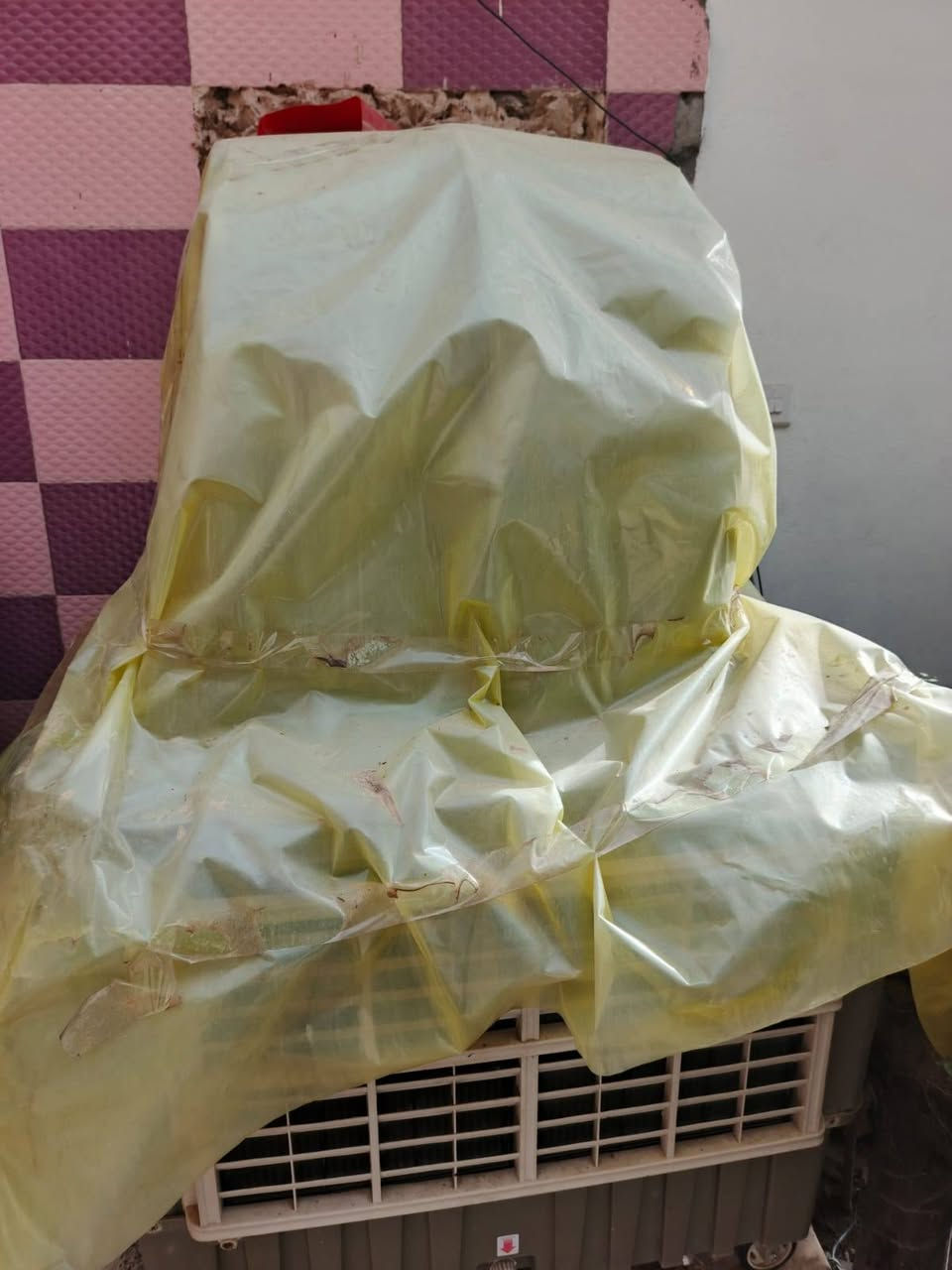 السلام عليكم مبردة كبيرة للبيع شركة العالمية وصوبة غاز جديدات بلجيس مامستخدمات فقط يومين سعر مليون اثنينهن اتصل ***********
