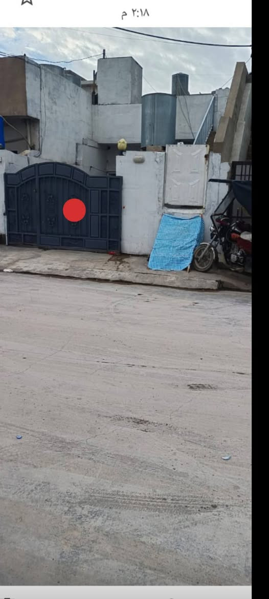 السلام عليكم اخواني بيت 100 متر للبيع نوع البيت رقم مكان البيت قريب على جسر الرابعه سعر البيت 35 مليون للعلم البيت مكفول من المشاكل المدني والقانونيه ***********
