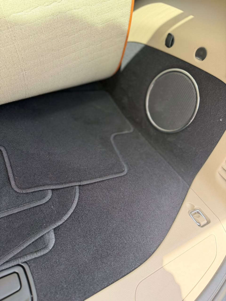 اللهم صل على محمد وال محمد
بيع فقط ونقدا 
للبيع جيب لمتد بلاس وكاله هارلم خليجي ع ايدي من شركه ماخذها زيرو بوقتها 2020 وضليت محافظ عليها عندي وعلى ايد وحده 
ماشيه 30 الف حقيقي ع ايدي  سنويه جديده رقم دولي جديد بسمي شخصيا اربيل  
مواصفات ٣ شاشات كراسي كهرباء كامرا خلفيه حساسات اماميه وخلفيه رادارات جانبيه شاشه وسطيه كبيره لد امامي بنراما تبريد بيانو مري شفط اشاير بالمري داخل صاج وبعد بيهه هواي مواصفات معروفه مواصفاتهه محرك حجم ٣٦٠٠ سياره ع وضع شركه 
جديده جدا كفاله عامه من ضربه وصبغ وتبديل وبارد سياره وضع الشركه 
ونضيفه جدا احلى من صور سبير منازل كتلوكات الشركه بيهه سماعات الخلفيه ممفتوحات هنه والارضيات للاستفسار 
***********
مكاني بغداد 
الشراي يتصل ويدلل
