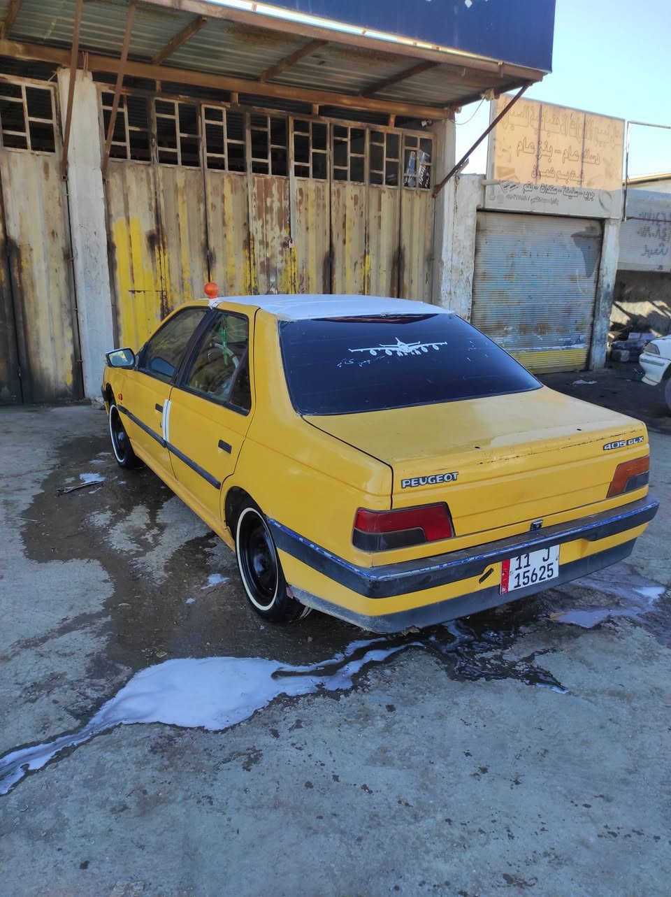 السلام عليكم شباب سياره للبيع موديل 2009 بيجو 405 رقم إنكليزي بغداد سنويه ما ساقطه  ل 2028مشروع وطني تحويل مباشر مكينه وكير جديد  تخم تاير ابو الخطه  جديد دواخل حلوه ونظيفه سياره لا ضربه ولا تبديل مكفوله  انضف من الصوره تجي تشوفه سياره مال جناي السعر 26ورقه وبيه مجال للشراي عندي عمليه متوازي عله بيعته كلش مكان بابل مامتواجد على الفيس الاستفسار هاذه رقمي اتصال وتدلل‏‪0787 457 3306‬‏
