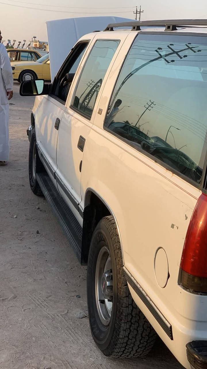جمسي موديل ٩٨ رقم بغداد محرك ٣٥٠ كير ١٠٠٠ بيهة مشكلة بل عقل ما ينطي ايعاز للكير اتنمر بس ٣ نمر لا٤ولا٥ السيارة جاهزة من كلشي كهربايات تخم تاير تبريد للبيع ٤٥ او بيهة مجال او مراوس *********** مكاني البصرة
