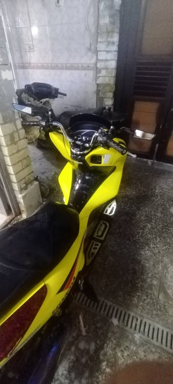 السلام عليكم شباب بي سي اكس الجيل الثالث مكينه كفاله عامه كفر اصل بلادي لون مميز سعر 13  مكان بغداد مدينه الصدر ***********
