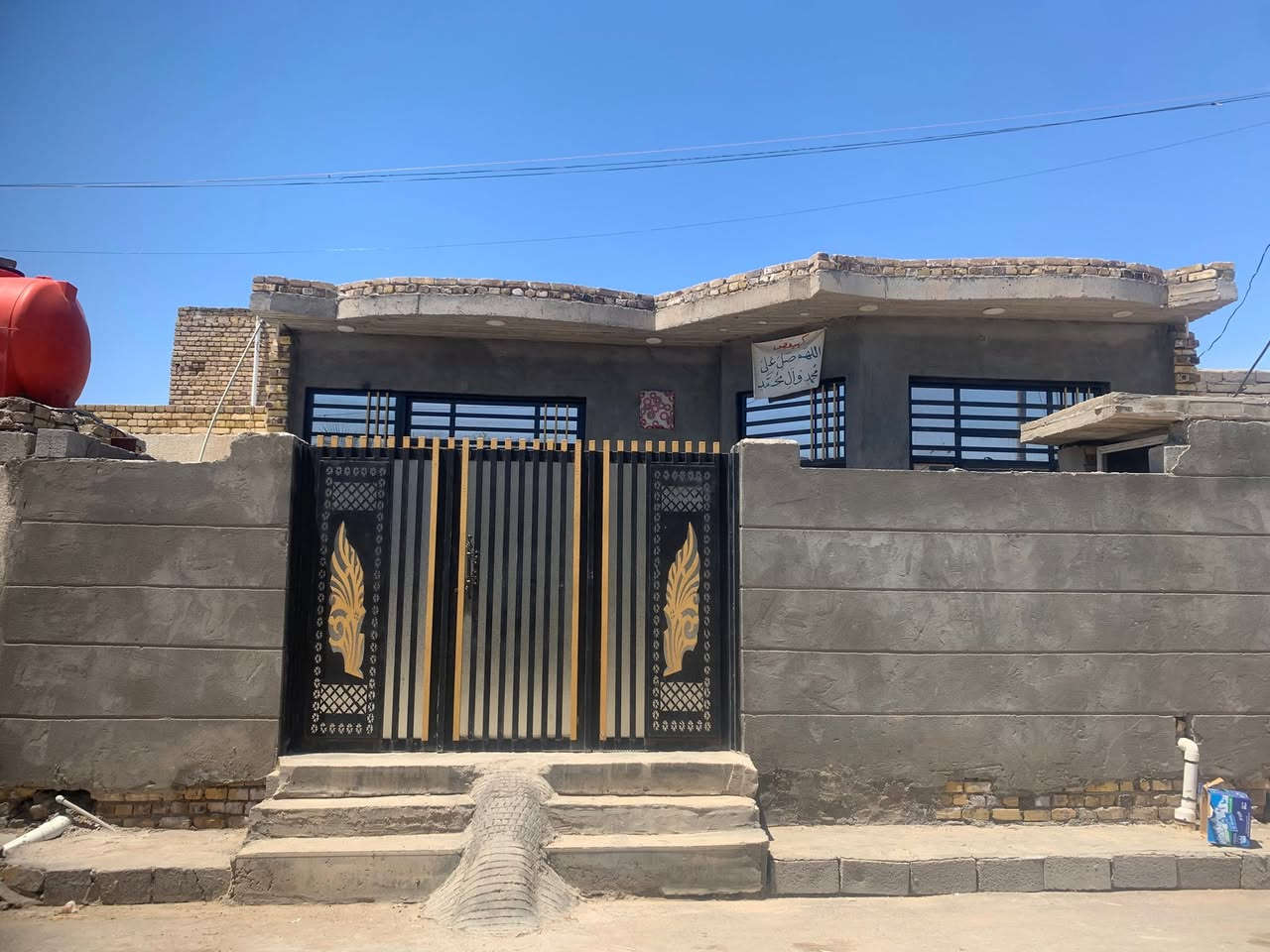 بيت في منطقت حي سلام مساحه ٢٠٠كامل جديد بنيان طابوك عالي بيت كل شغله درجه اولا للستفسار اتصال علا رقم ‭***********‬
