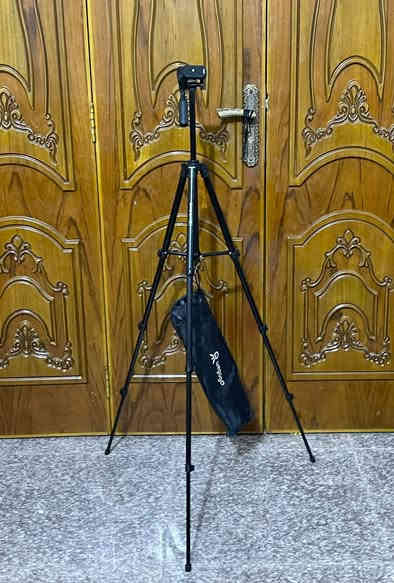 ستاند كاميرا و مبايل ماركة uegogo  ارتفاع 152 سم حديد بالكامل سعر 20 الف
***********
