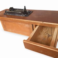 يتوفر ميز مكينه بهذا الدزاين ارتفاع 25 cm بطول متر و ربع عملي جداً متن...