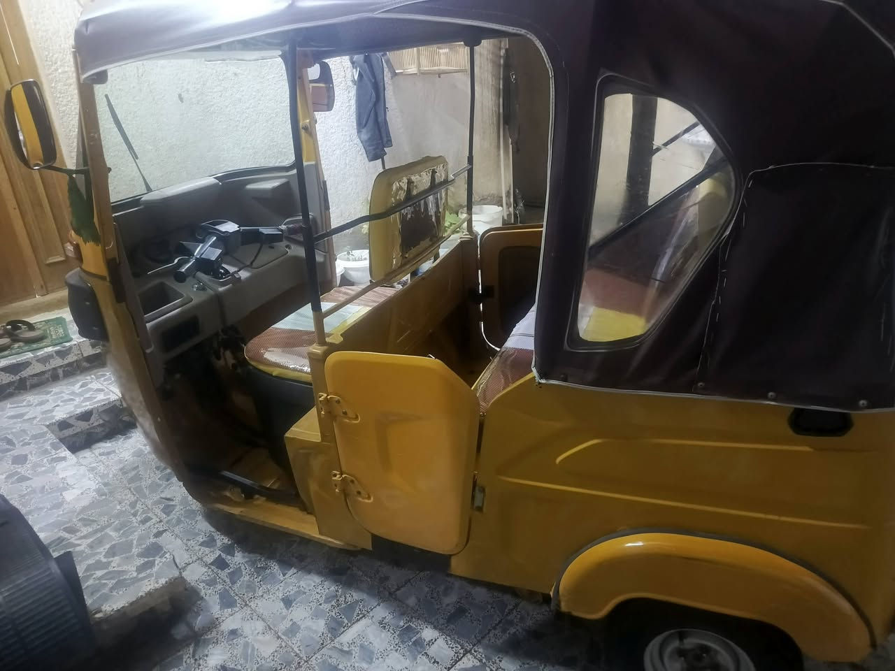 تك تك للبيع سعر 6750عنوان ميسان العماره ***********
