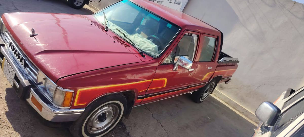 السلام عليكم
بيكم تويوتا 1988 سيارة نضيفه بدون صبغ فقط دائره بالشفه مال البوند فقط محرك ثري واي نضيف بدون صرف 
محرك وشاصي شرط 

مكان الموصل
رقم الهاتف***********
