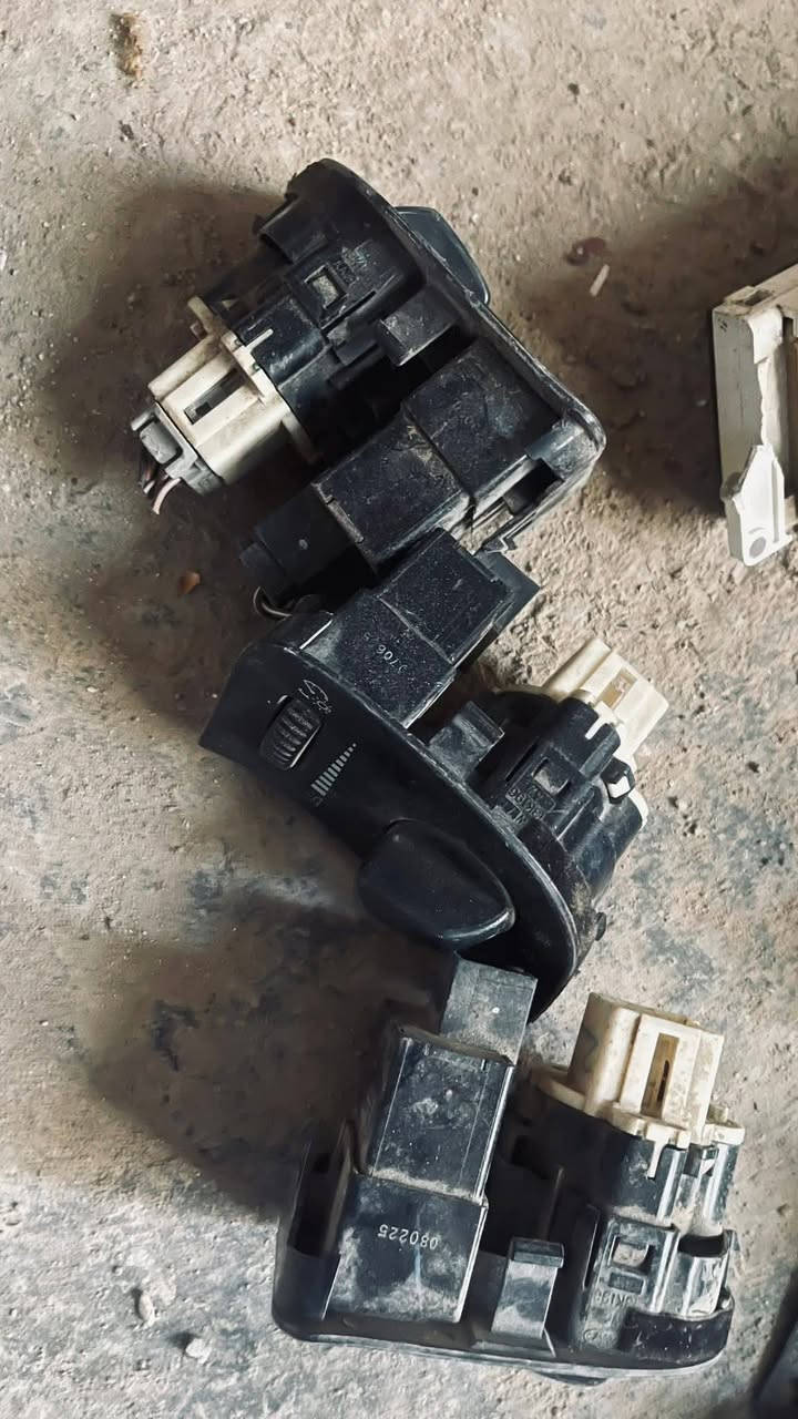 أغراض فورد فكتوريا للتواصل واتساب واتصال***********
