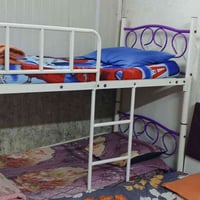 سرير طابقين • محجر إضافي • الشرطه الخامسه