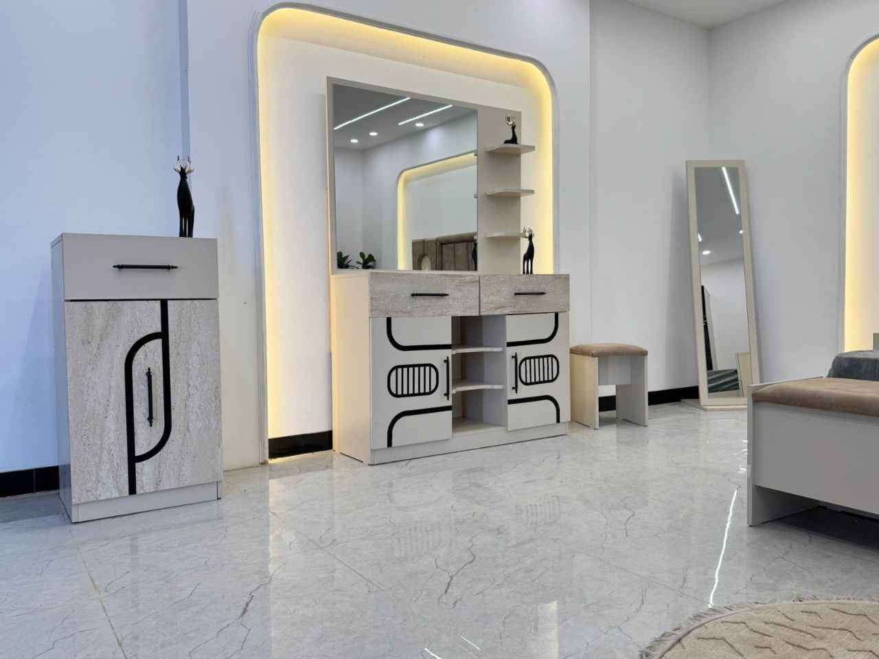 تم وصول غرفة نوم ايزيل 

عشر قطع 

سرير خزان 

برغي جوي حديد 🇹🇷

كنتور 240*220

كنتور إضافي 80*220 

ارتفاع السرير 140

ميز تواليت 120*180

أناره مميزه

السعر مليون و350  الف 

شد ونقل 
- بغداد مجاناآ
- ⁠اطراف 20 الف 
- ⁠محافظات 100 الف بغداد, العراق


**إذا كنت صاحب هذا الإعلان وتريد حذفه لأي سبب، رجاءا أرسل رسالة إلى الدعم الفني**