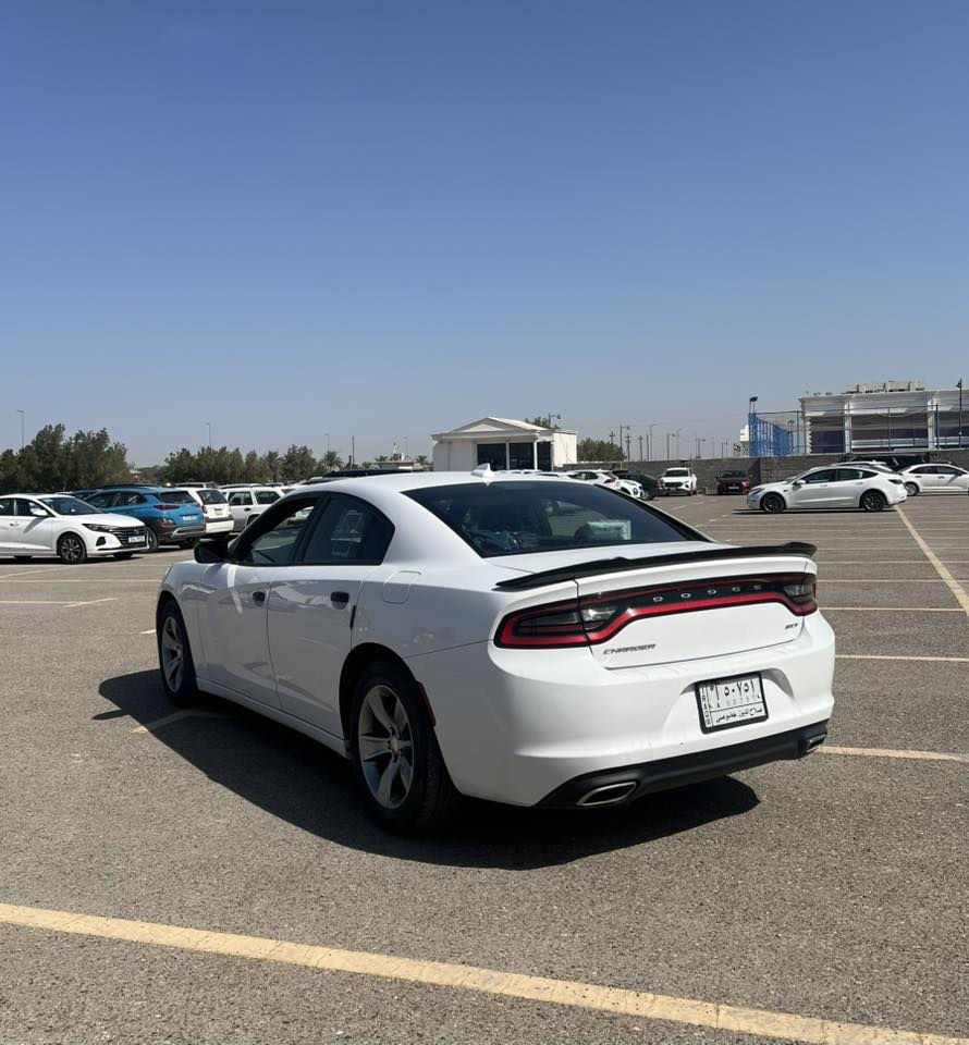 جارجر sxt 2016
📍اللون ابيض
📍المسافة 133 ميل
📍تو ويل
📍حجم المكينه 3,6L  6V
📍الرقم صلاح الدين مشروع وطني باسمي شخصياً
📍شاشة كبيرة + كامرة خلفية
📍كشنات جلد 
📍منظومة غاز 
📍كير طيارة 
📍تشغيل عن بعد 
📍ويل 18
📍السنوية تنتهي 2028
📍داخلة كلين صار بيه دحجه بالبنيد موضح بالصورة وبقى مثل ما هوه شويه 
تعدل

📍بغداد التاجي قرب جسر المثنى📍
هاتف *********** وبي واتساب 
السعر ١٨٠ ورقة وبيها مجال
