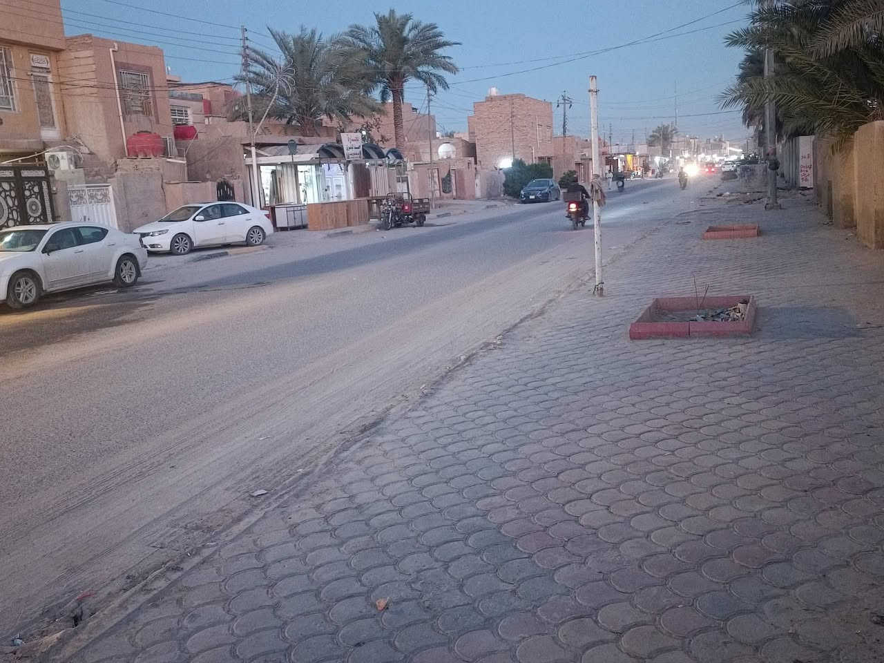 للبيع وللمراوس بدونم
بيت تجاري طابو صرف قديم (يعتبر قطعه) 200م نهاية حي العامل على الشارع السبيس مباشرة قرب المول الجديد(الباقر) على شارع عرضه 30م تقريبا فووول خدمات من مدارس عدد 8 ابتدائية ومتوسطة واعدادية ومستوصف واسواق ومخابز  وبانزين خانة ومن خدمات بلدية وانارة وتبليط  وبعد هواي خدمات الاستفسار مراسله الصفحة محمد الطائي   أو واتساب ***********
