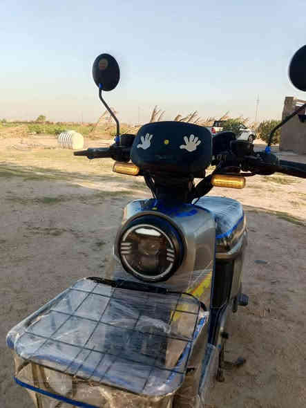 سلام عليكم دراجه شحن R10 ريان مديل 2025 سويج وبصمه نضام Rرجوع للخلف شاحن موبايل 5بطاريات تمشي لشحنه لوحده 30كيلو اربع سرع لايت عالي و ناصي ملف 1200 سرعه 60-70 ستاند موبايل لسعر 360 بيه مجال بسيط رقم لهاتف لاستفسار أكثر ***********
